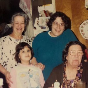 Meet your Posher, Aracely j